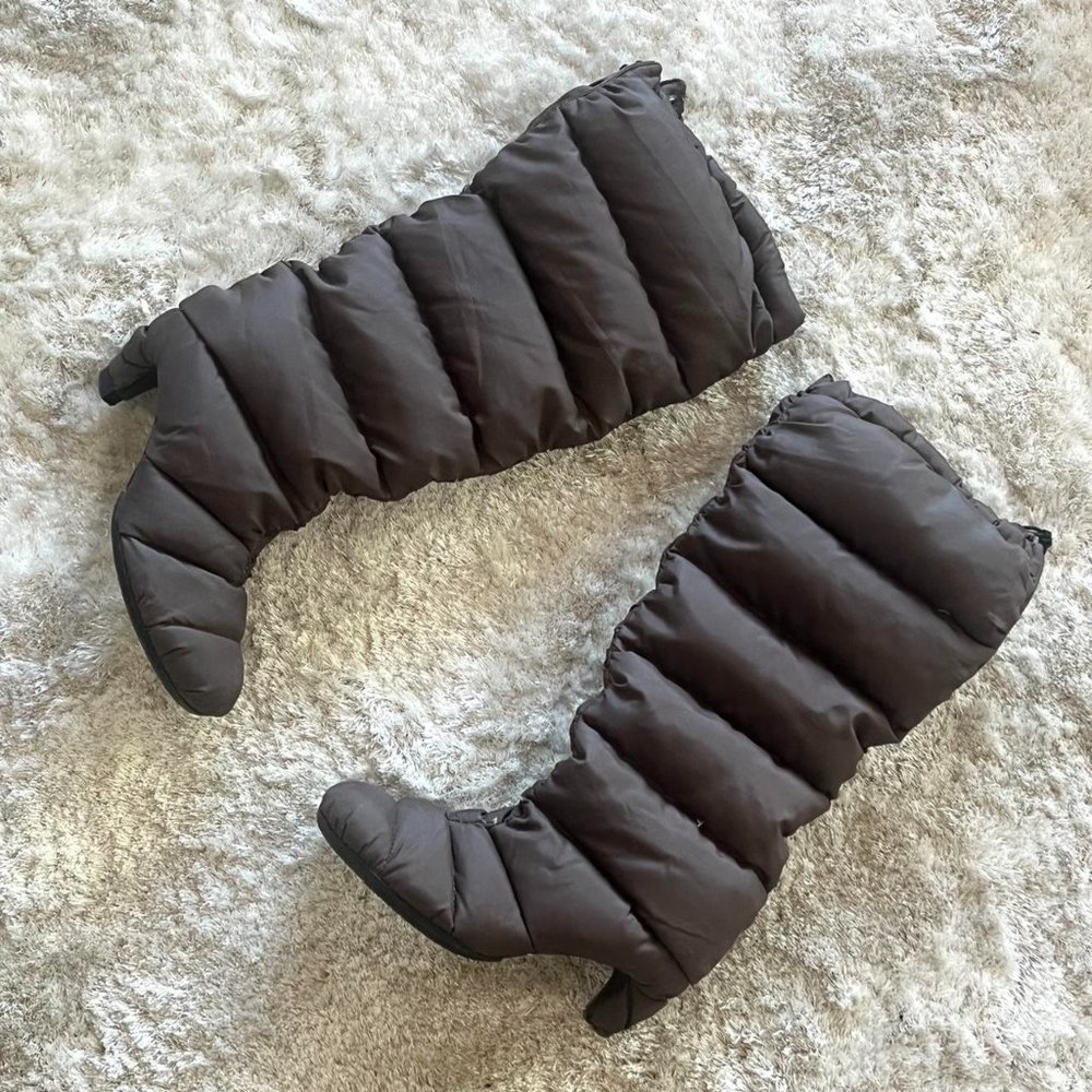United Nude puffer boots in grey/brown color with kitten heel